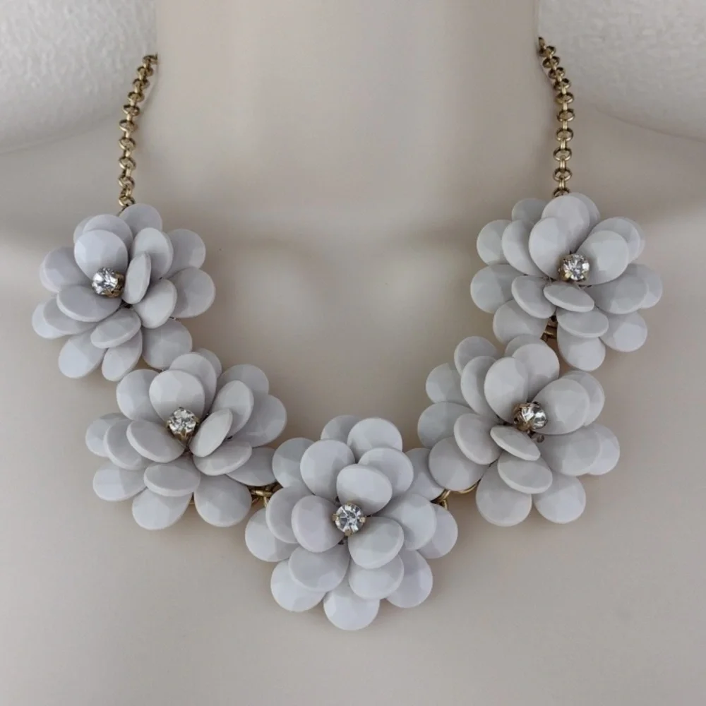 J. Crew 5 Cream Flowers With Rhinestone Pistils Statement Necklace